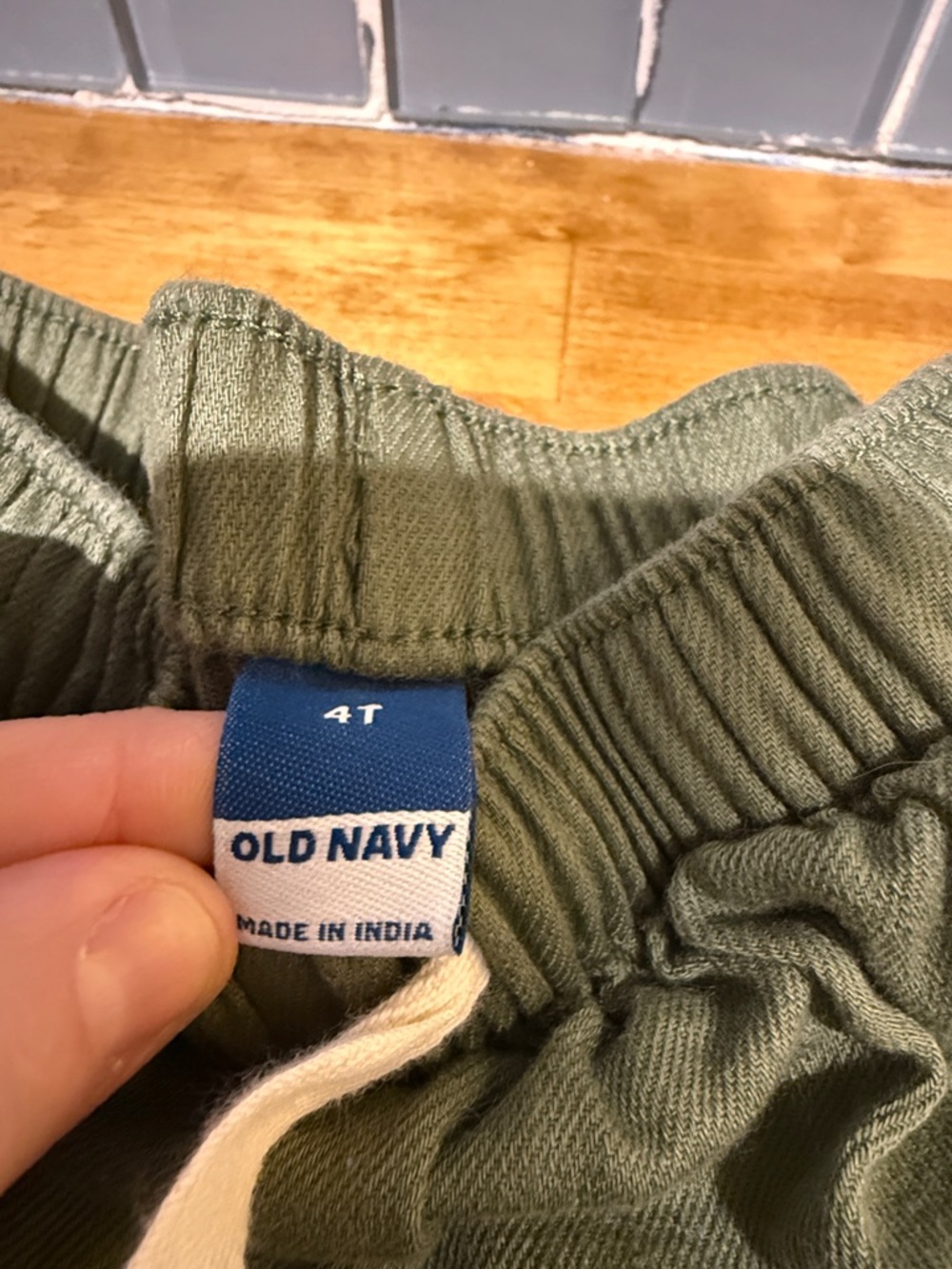 Four pairs of 4T girls pants for spring - Picture 5 of 9